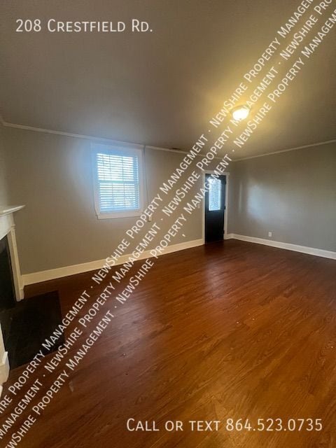 Photo - 208 Crestfield Rd