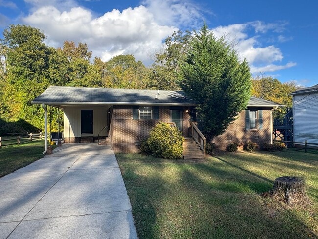 Building Photo - Statesville Downtown - 3BR/1.5BA