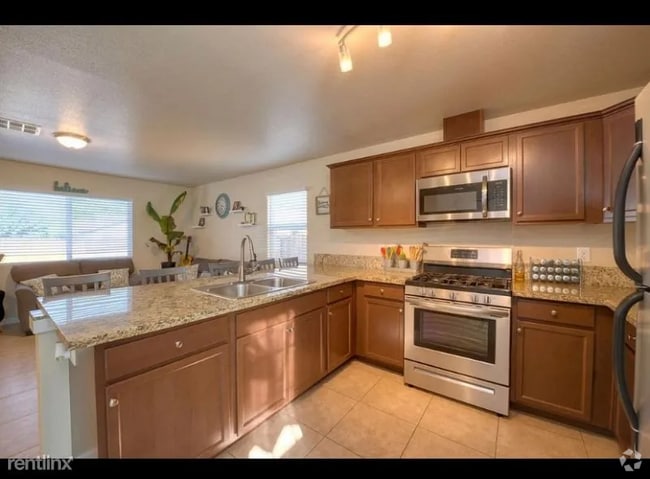 Building Photo - 226 S 5th St Rental