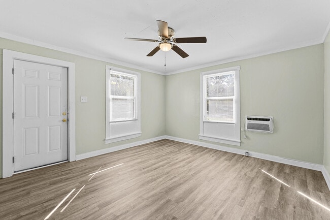 Photo - 2005 Walker St