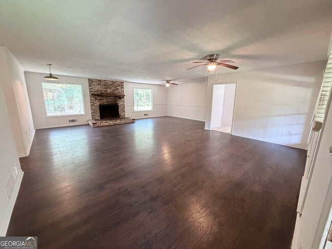 Photo - 1514 Humphries Rd NW