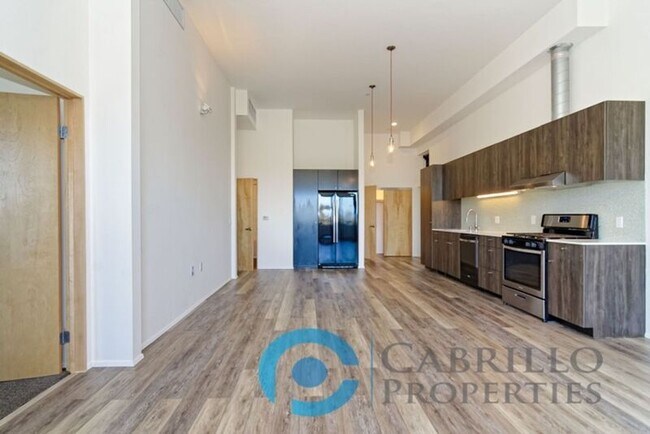 Photo - 2870 Fourth Ave