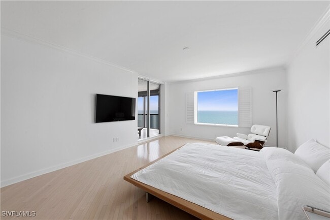 Building Photo - 8473 Bay Colony Dr Unit 1401