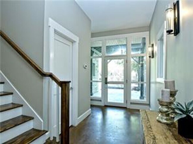 Photo - 804 E 47th St