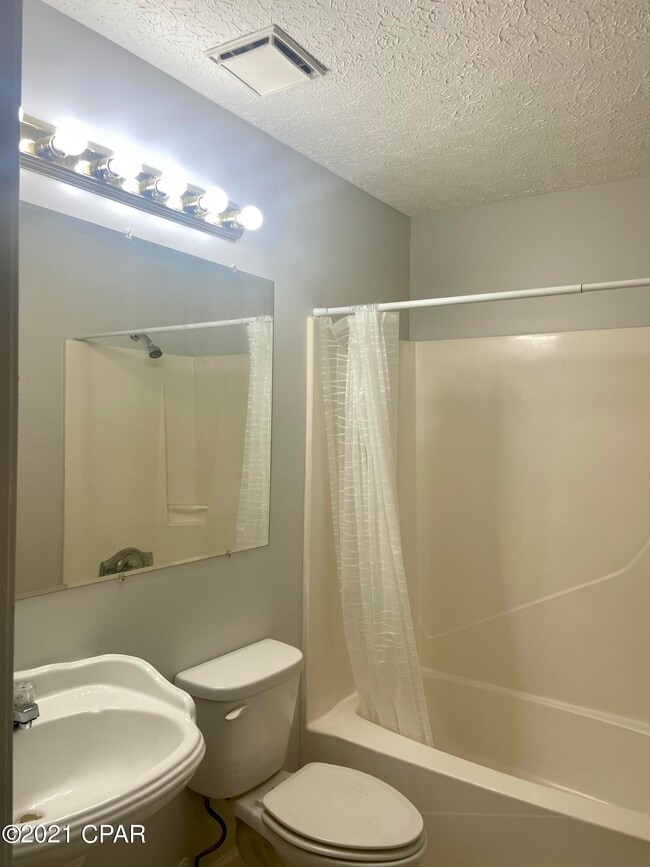 Photo - 2422 Johnson Dr
