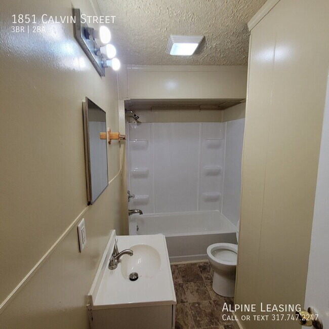 Photo - 1851 Calvin St