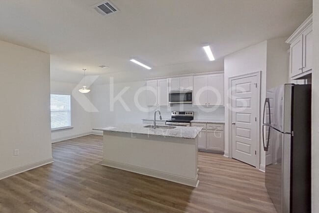 Photo - 8049 Hendrick Dr