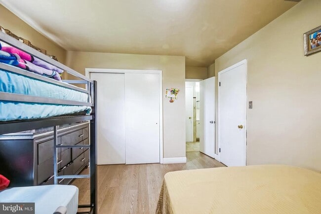 Photo - 323 RUSSELCROFT Rd
