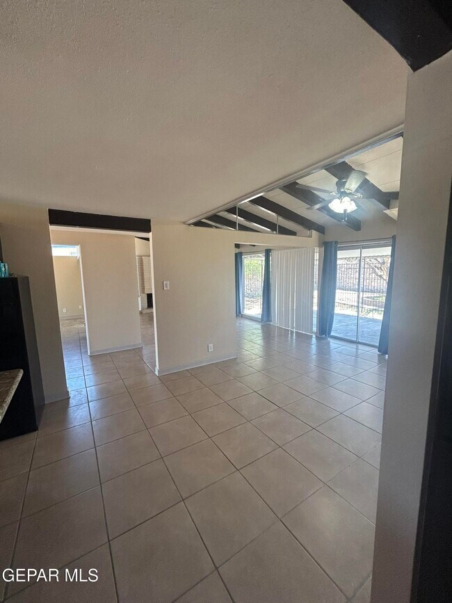Photo - 212 Crestmont Dr