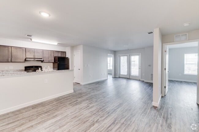 2BR, 2 BA - 983 SF