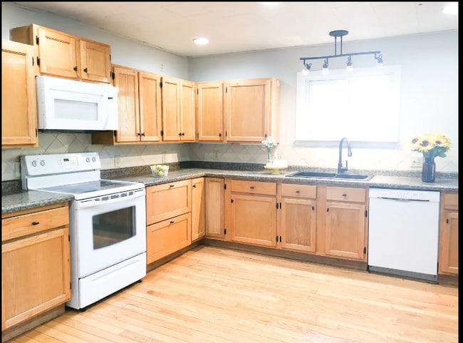 Photo - 503 W Marshall St Unit 1