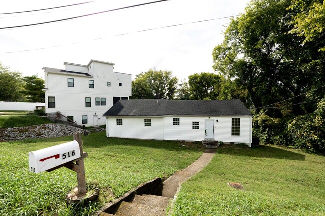 Building Photo - Charming 4BR/2BA Home in South Nashville –...