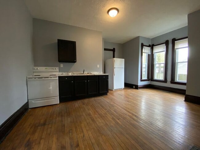 Photo - 1 bedroom MAIN floor apartment in Niles