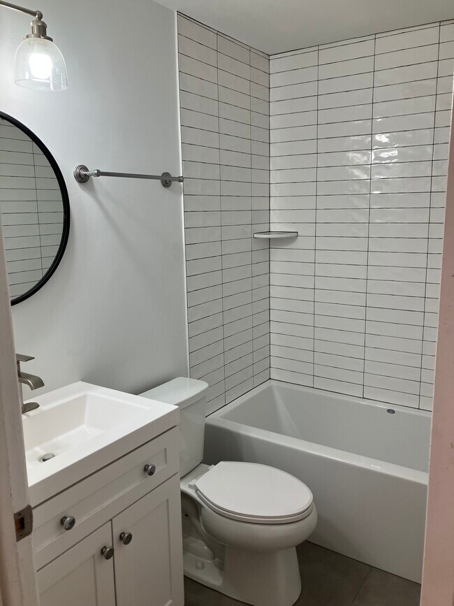 baño - 922 S Lake St Unidad 2