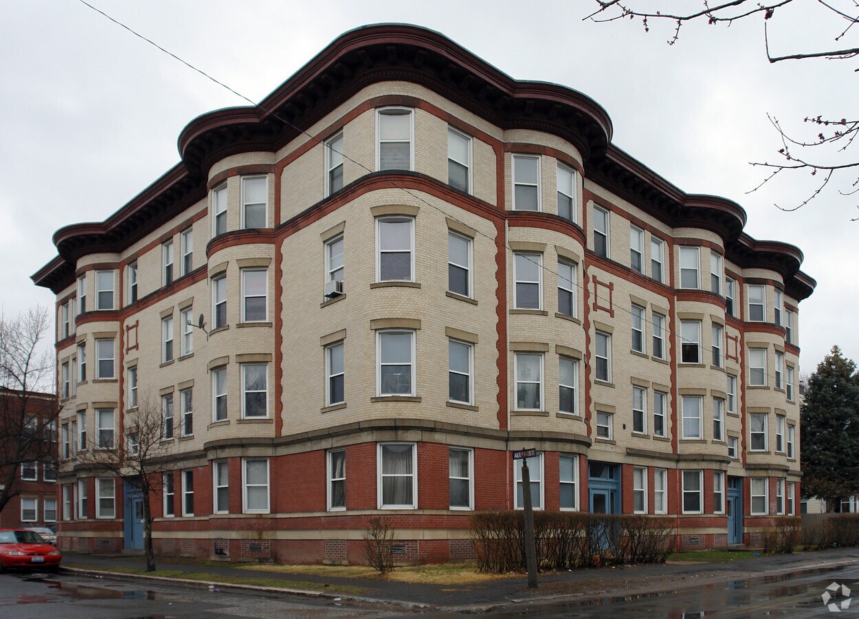 Photo - 413-415 Pleasant St Apartments