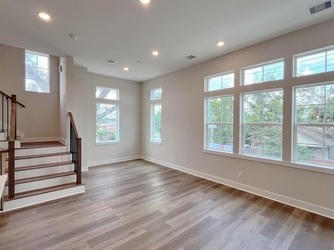 Photo - 1806 Line St
