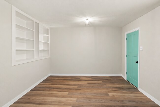 Photo - AVAILABLE BEGINNING OF JUNE ; APPLY ON OUR WEBSITE TODAY!!!