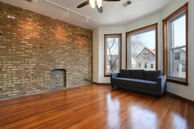 Photo - 2114 N California Ave