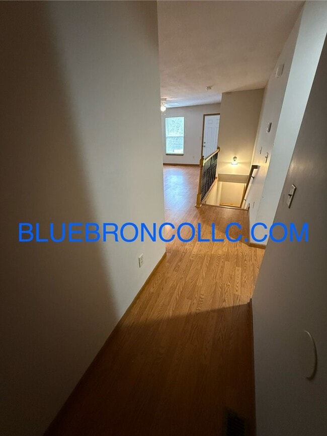 Photo - Georgous duplex in Raymore with a lot to offer!