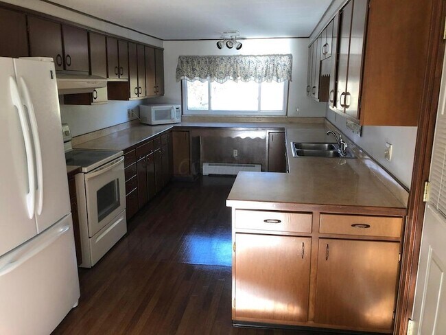 Photo - 1895 State Rte 37 E