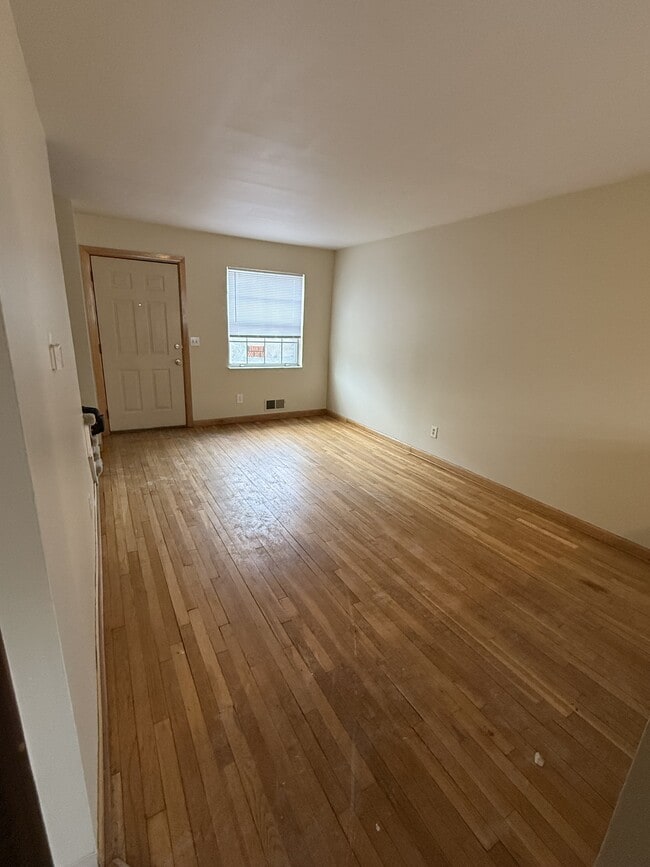 Photo - 5745 Pine Tree St S