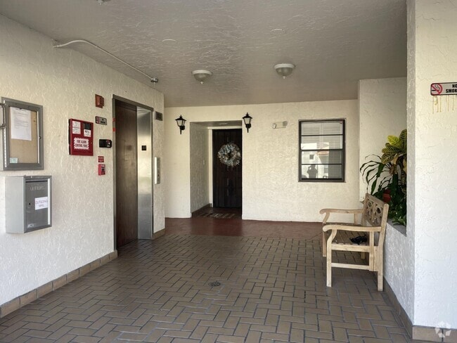 Building Photo - 12568 Shoreline Dr Unit 103 Rental