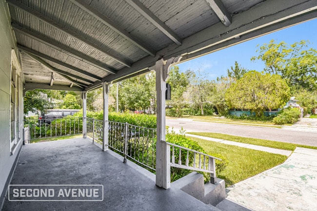 Photo - 1740 W 10th St