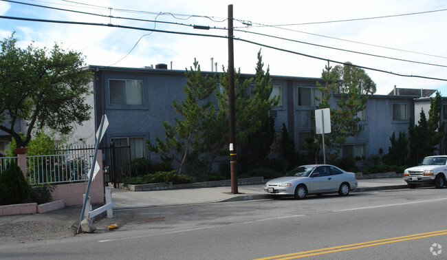 Building Photo - Tujunga-10075 Rental