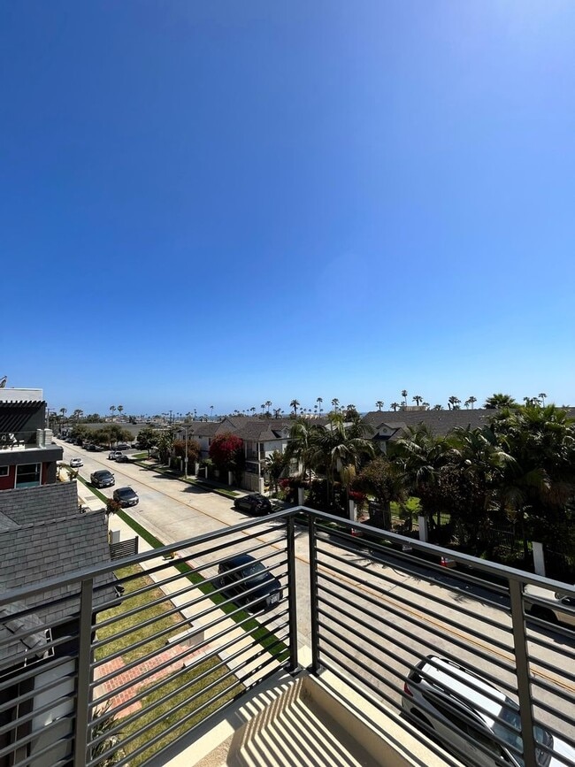 Photo - Charming Rooftop 3 Bed / 3 Bath Townhome Just Blocks from the Beach! Available for Pre-LEASE TODAY!