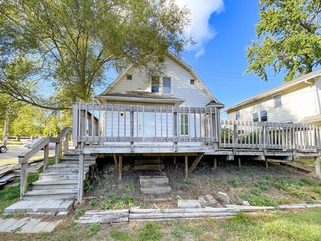 Photo - PRELEASING for AUGUST! Close to Campus: In...