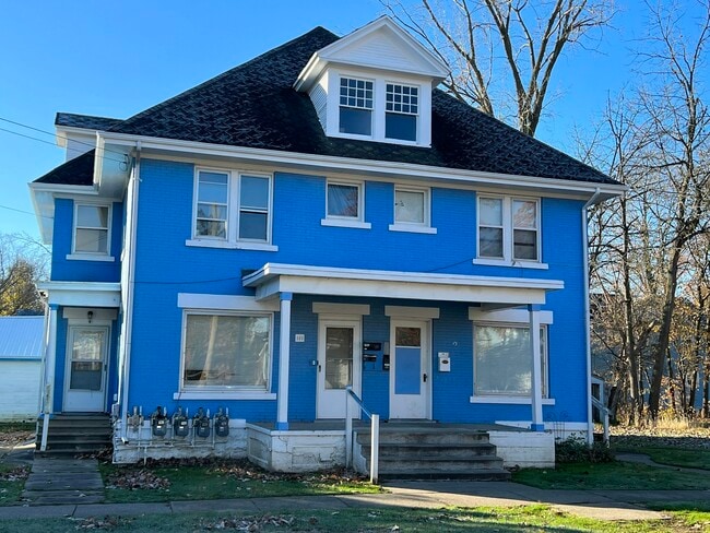 Building Photo - 111 W Ash St Unit 2