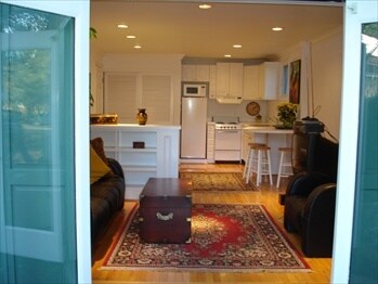 peeking inside - 1104 Roberta Ct Unidad 101