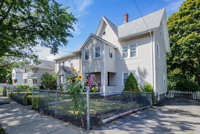 Building Photo - 715 Truman Pkwy Unit 1