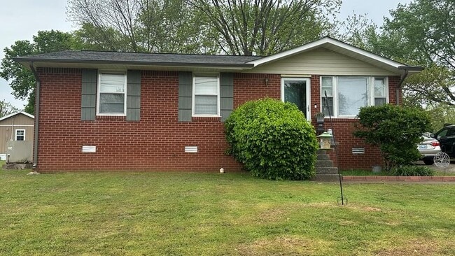 Building Photo - 204 Crest Dr