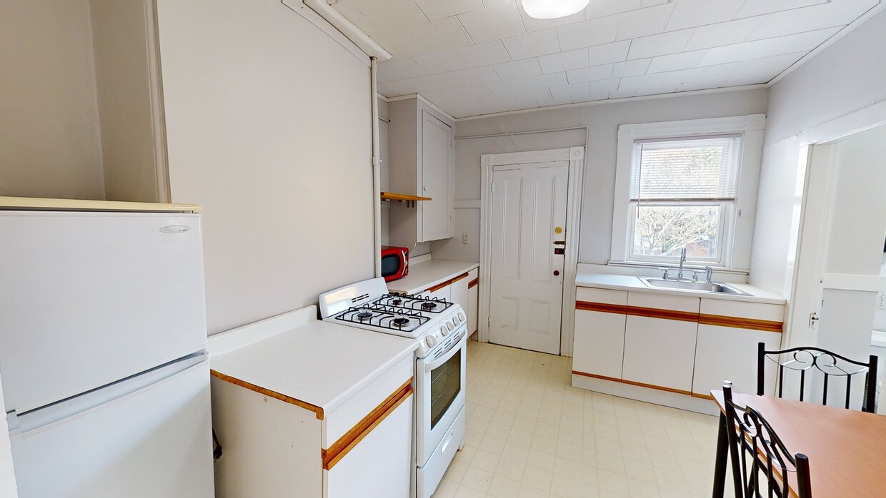 Photo - Private bedroom in 4 bed/1 bath Home