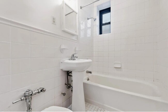 Photo - 3616 Henry Hudson Pkwy