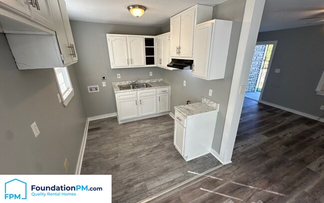 Photo - 2344 Warren St