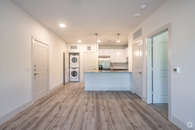 1BR, 1BA - 725SF