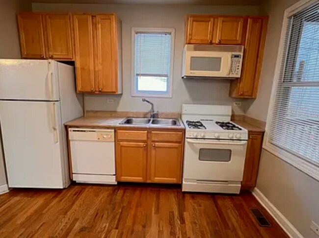 Photo - 1513 W Erie St Unit CH-1