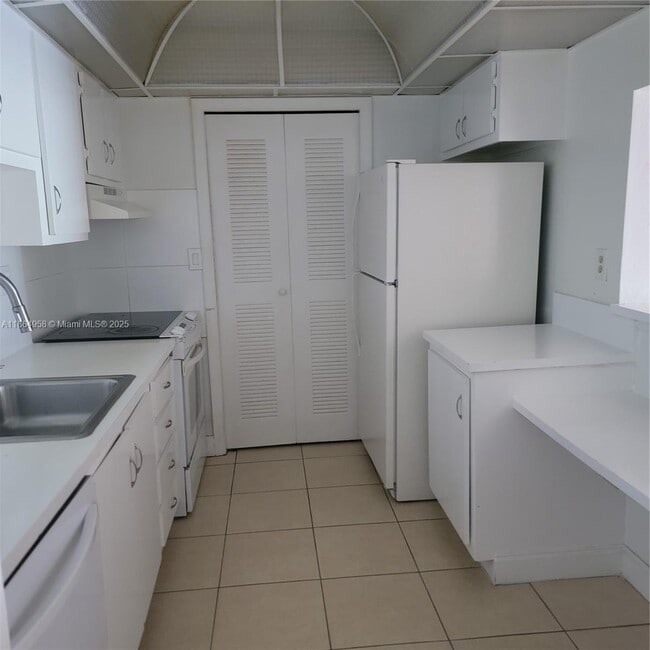 Photo - 120 Lakeview Dr Unit 318