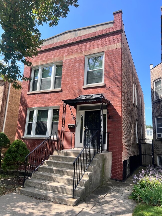 Building Photo - 4734 N Kildare Ave Unit 2