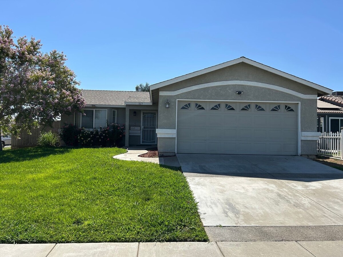 Bright & Comfortable 4 Bed, 2 Bath Home on... - Bright & Comfortable 4 Bed, 2 Bath Home on...