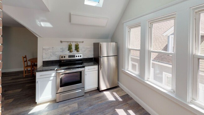 Building Photo - 254 Orchard St Unit 3