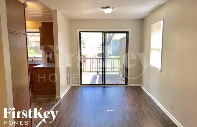 Photo - 8101 Willow Way