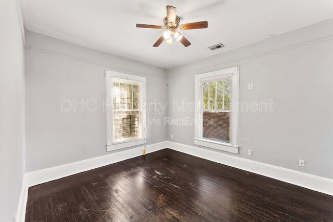 Photo - 896 Spencer St NW