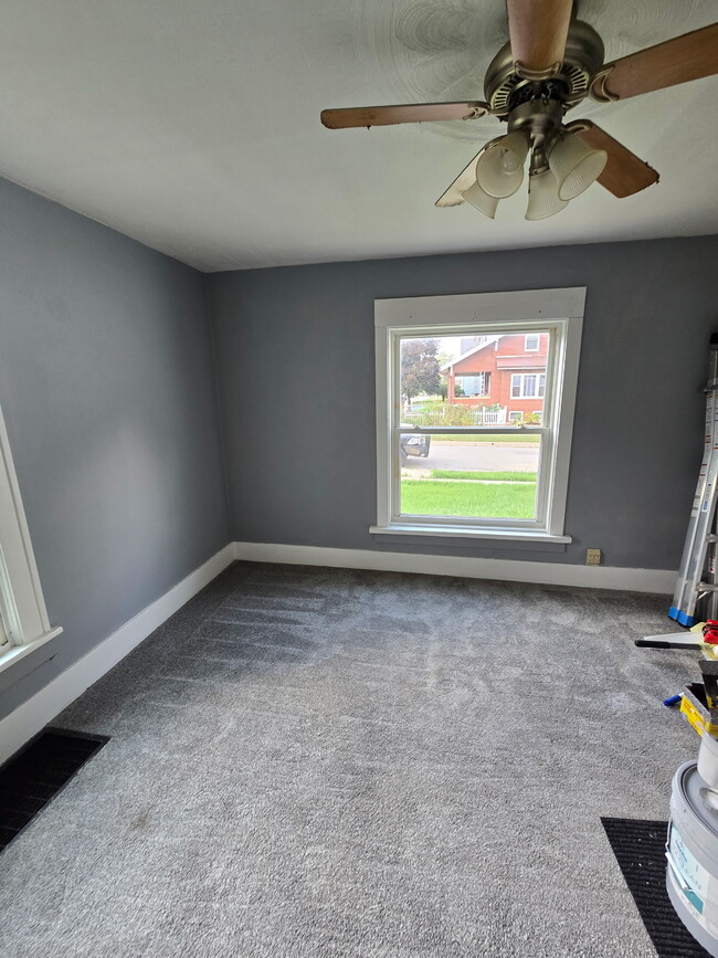 Building Photo - 14 Grove Ave Rental