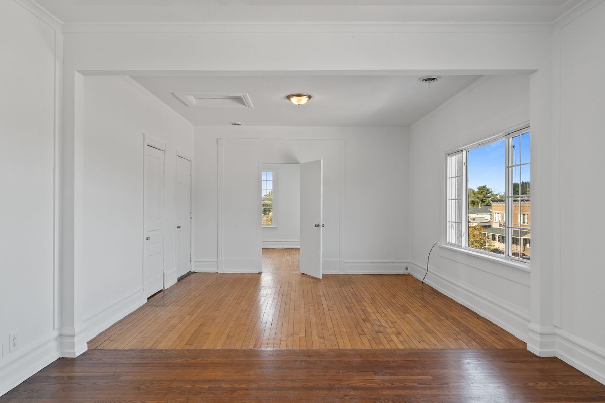 Photo - 106 N Main St