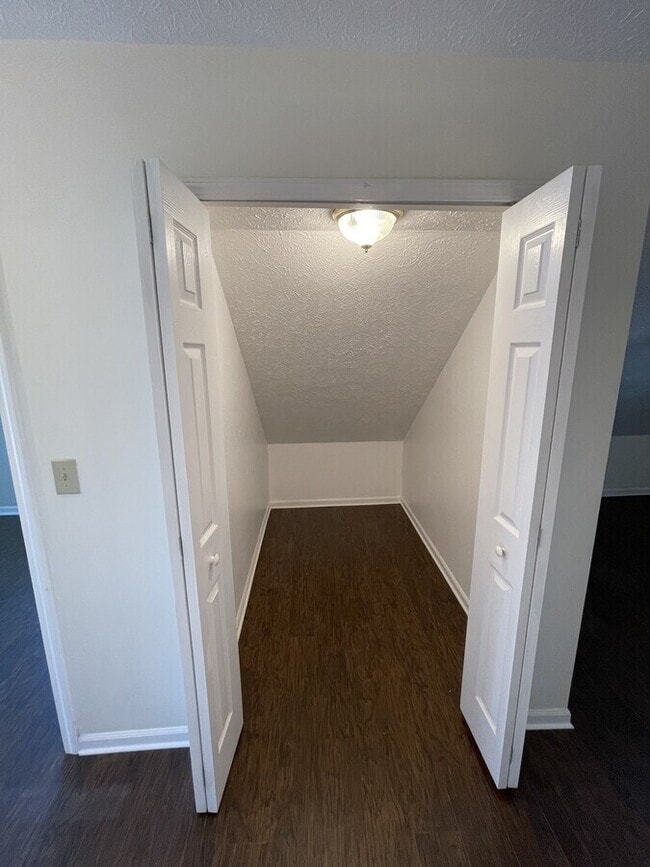 2092 W 42nd St