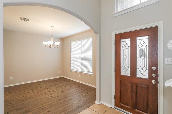 Photo - 4939 Forest Hurst Dr