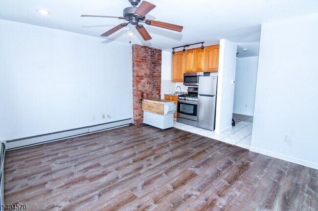 Photo - 220 E Broad St Unit Apt3